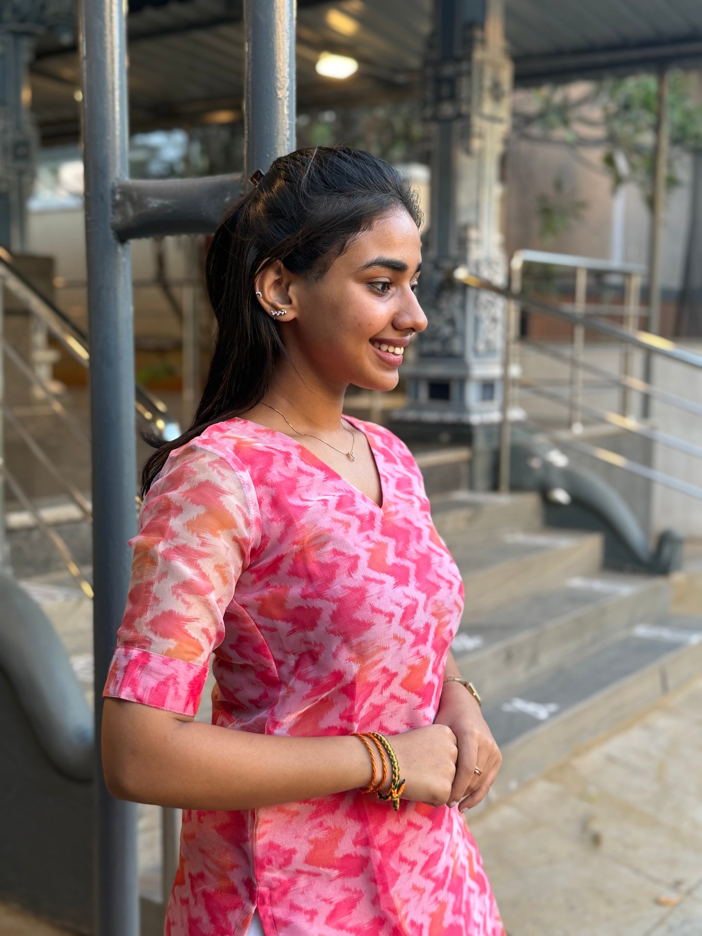 Elegant organza murti with elbow sleeves