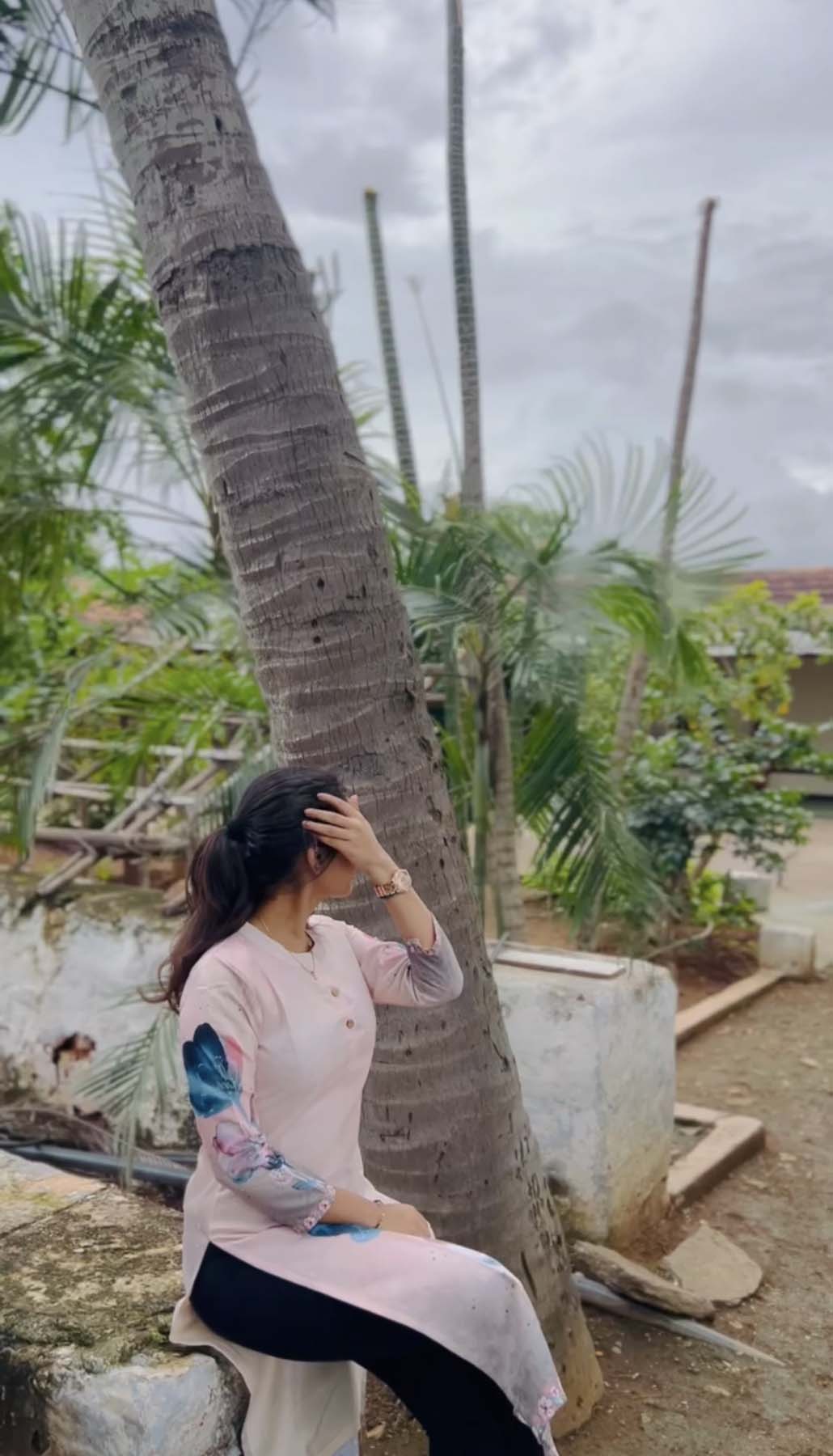 Elegant Linen kurti with 3/4th sleeves(lining attached)