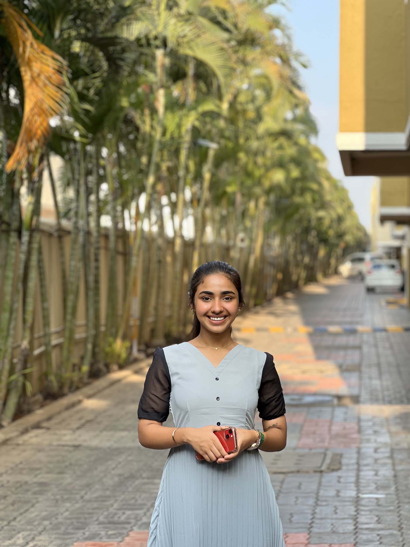 Elegant Maxi with short puff sleeves