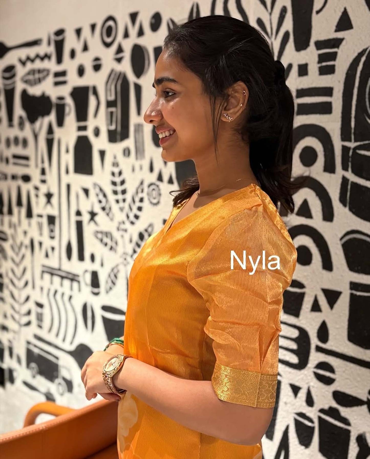 Elegant Tissue Zari Jacquard with golden border and elbow sleeves