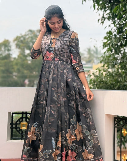 NY 525 Elegant Organza embroidered maxi with sleeveless detachable overcoat with 3/4th sleeves