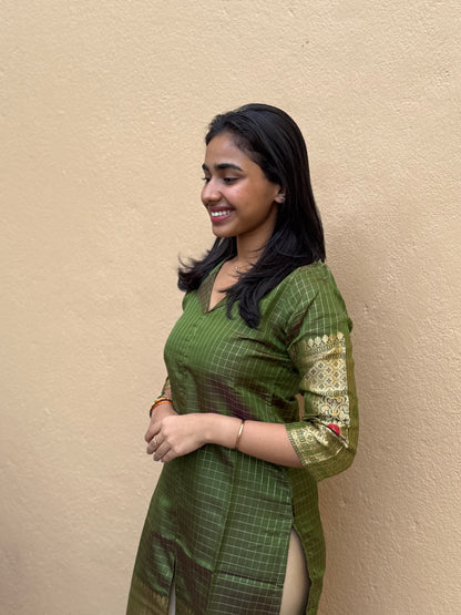 NY 497 Elegant Banarasi checks Kurti with zari border and 3/4th sleeves