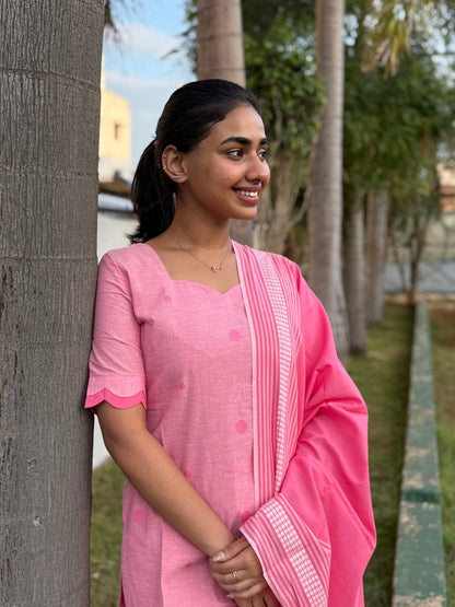 NY 486 Elegant Handloom cotton set with scallop sleeves