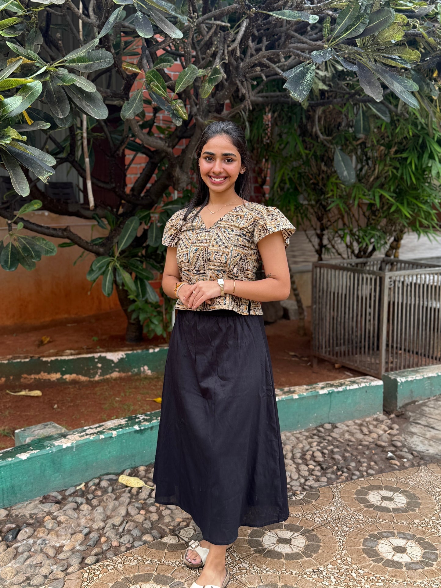 NY 467 Elegant Kalamkari cap sleeves crop top paired with Rawsilk skirt