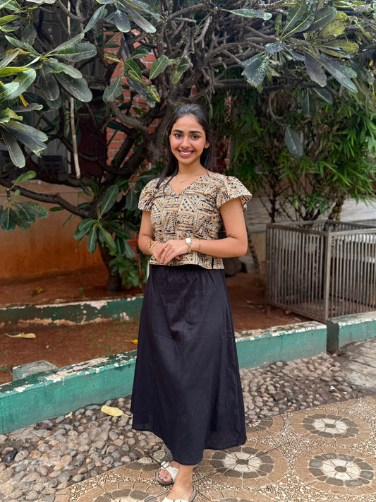 NY 467 Elegant Kalamkari cap sleeves crop top paired with Rawsilk skirt