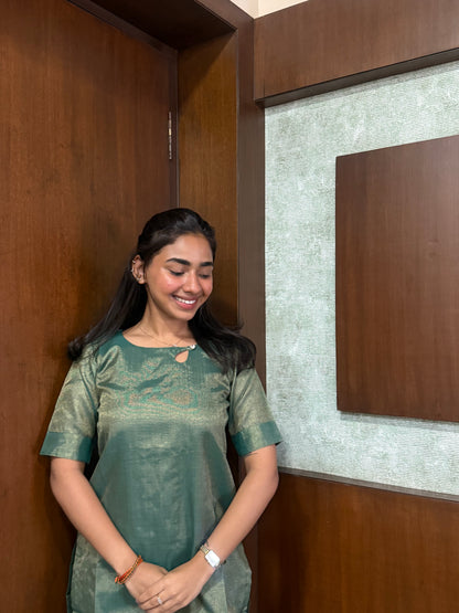 Elegant Tissue kurti set with duppatta and elbow sleeves