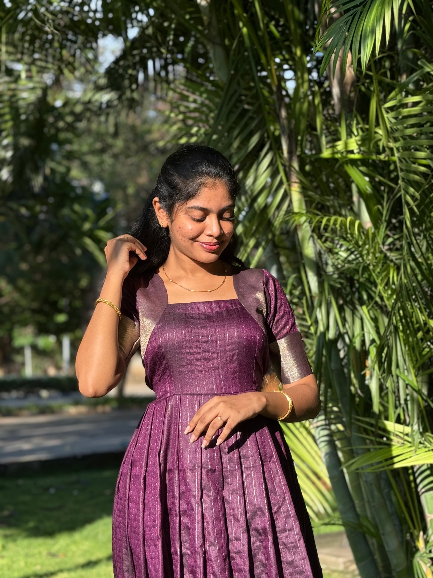 NY 510

Elegant Dola silk skirt material skirt with elbow sleeves