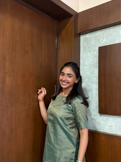 Elegant Tissue kurti set with duppatta and elbow sleeves