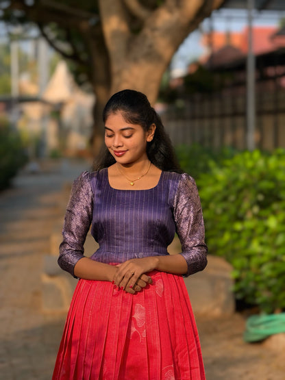 NY 523

Elegant Dola silk maxi with 3/4th puff sleeves