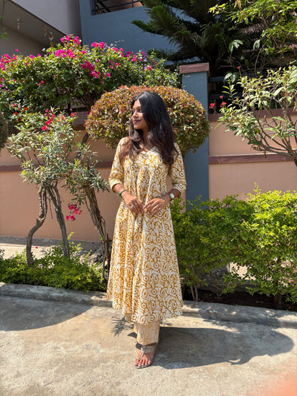NY 541 Elegant Cotton Alia cut kurti with parallel pant and 3/4th sleeves