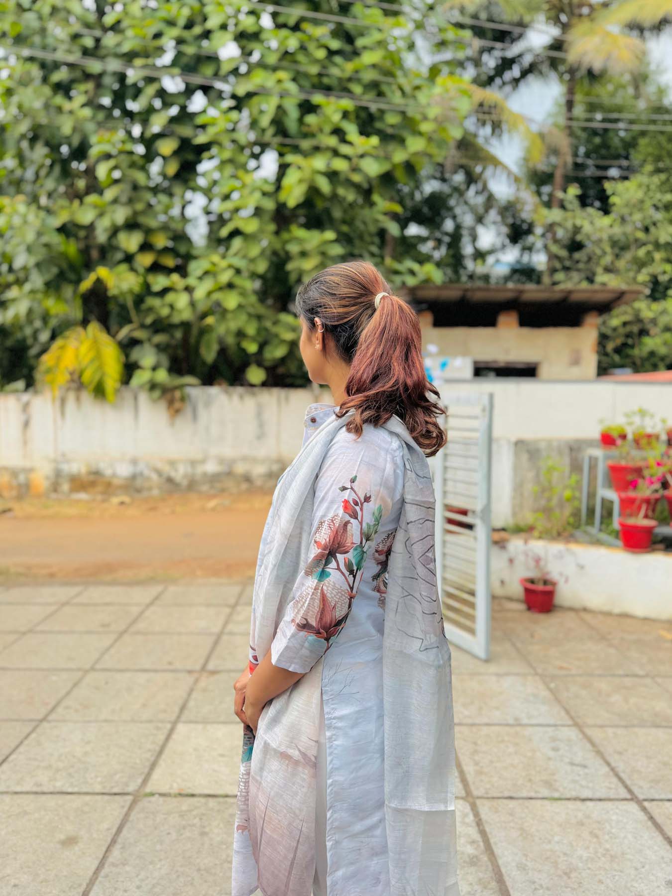 Elegant Linen kurti with 3/4th sleeves