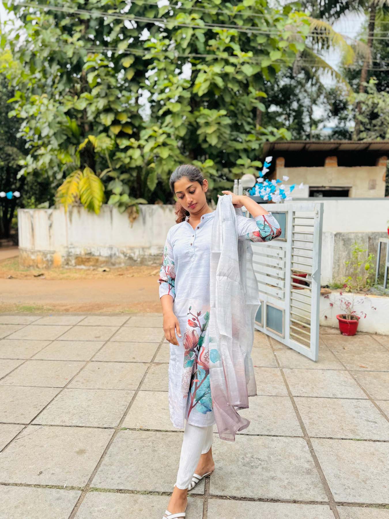Elegant Linen kurti with 3/4th sleeves