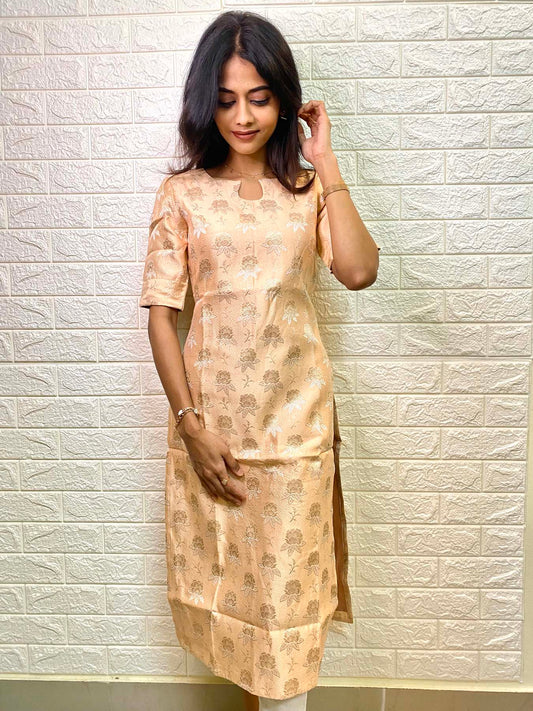 Capturing the timeless elegance of Banaras kurti with elbow sleeves