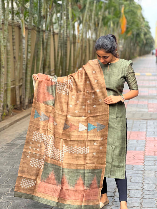Elegant kurti with elbow puff sleeves