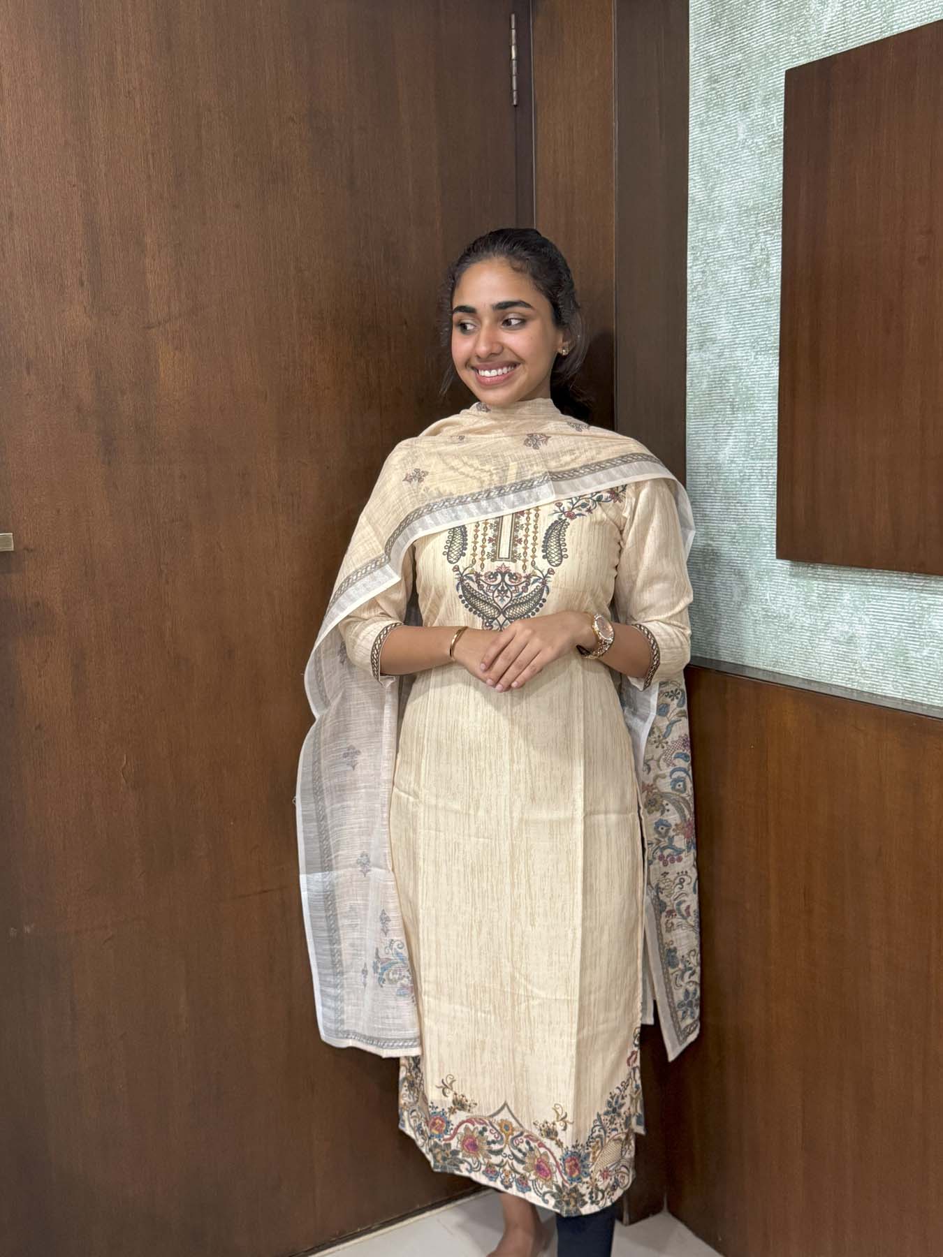 Elegant Linen  kurti with duppatta and 3/4th puff sleeves