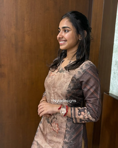 Elegant Muslin shimmer kurti with 3/4th sleeves