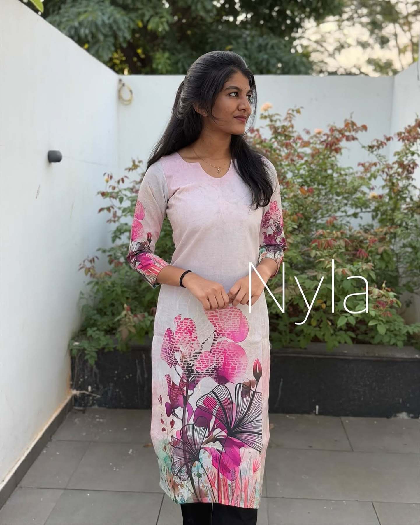Elegant linen kurti with 3/4th sleeves