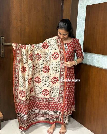 Elegant Chanderi with handblock print kurti and 3/4th sleeves