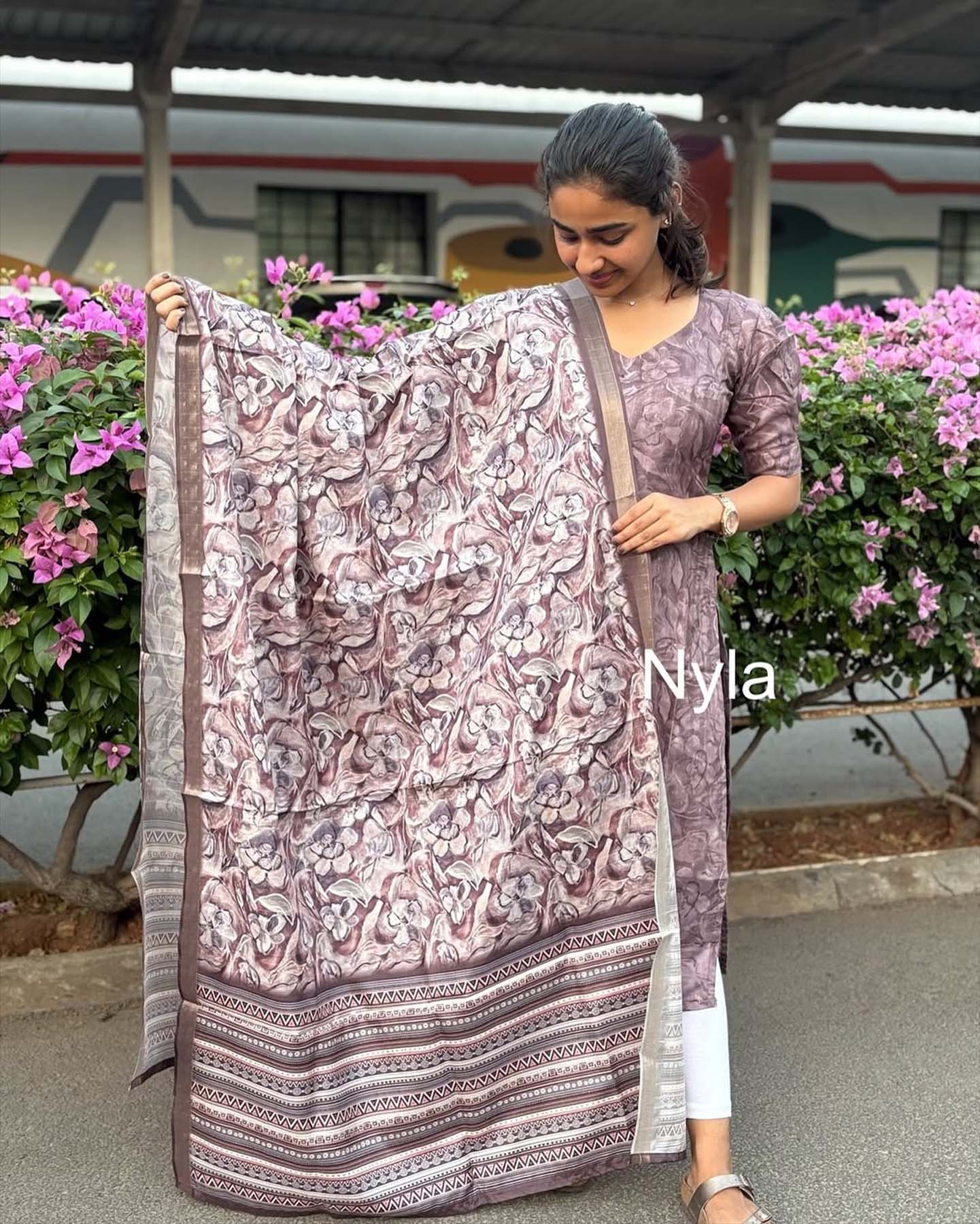 Elegant Chanderi silk with golden butta kurti and elbow puff sleeves